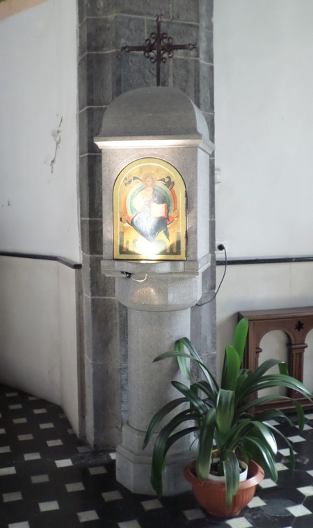 Eglise de Bavay, oratoire.