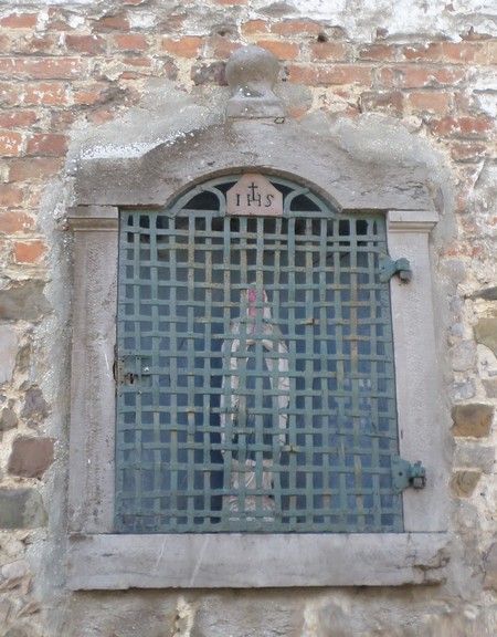 Niche oratoire à Bavay.