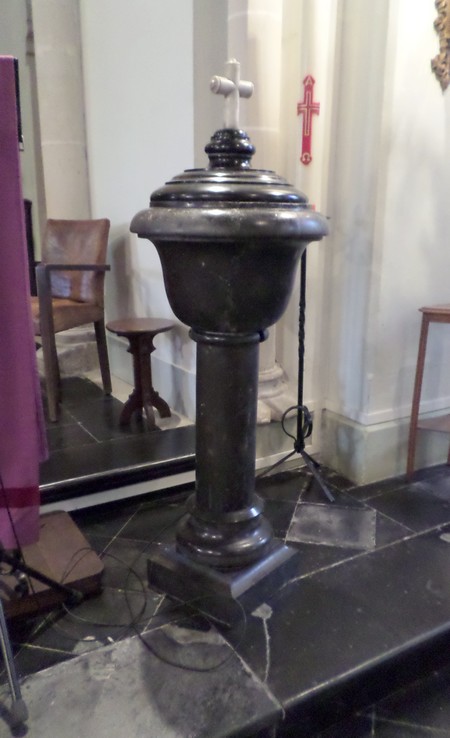 Église Saint-Étienne de Beaudignies, fonts baptismaux