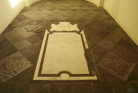 Tombeau du Baron Dusart Seigneur de Molembaix, décédé en 1766 (église de Bellignies)