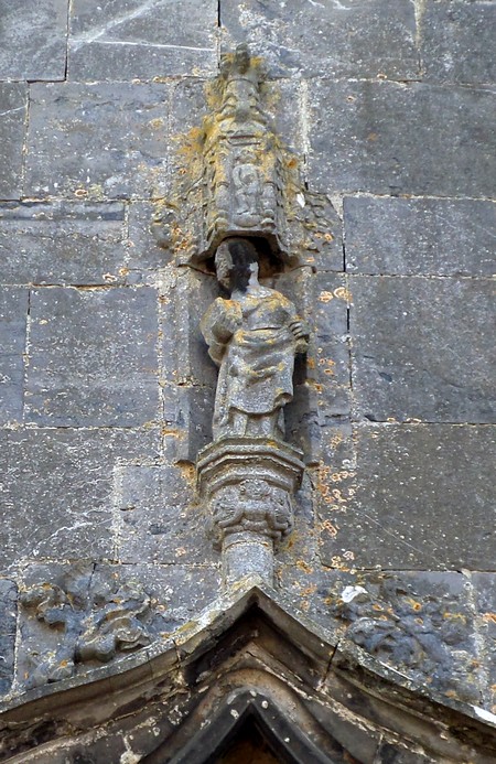 Niche de la chapelle du cimetière à Bellignies.