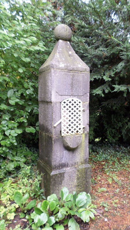 Oratoire de 1814 dédié à ND du Rosaire à Berlaimont.