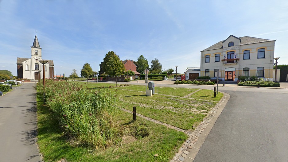 bettignies, la place, l'église, la mairie