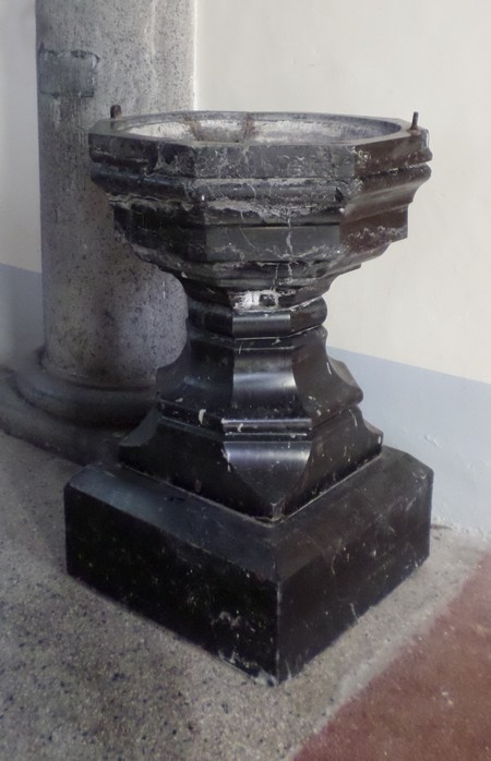 Eglise de Bettrechies, fonts baptismaux