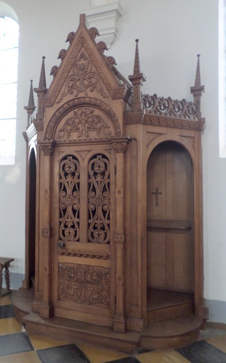 Eglise Saint-Martin de Beugnies, confessionnal.