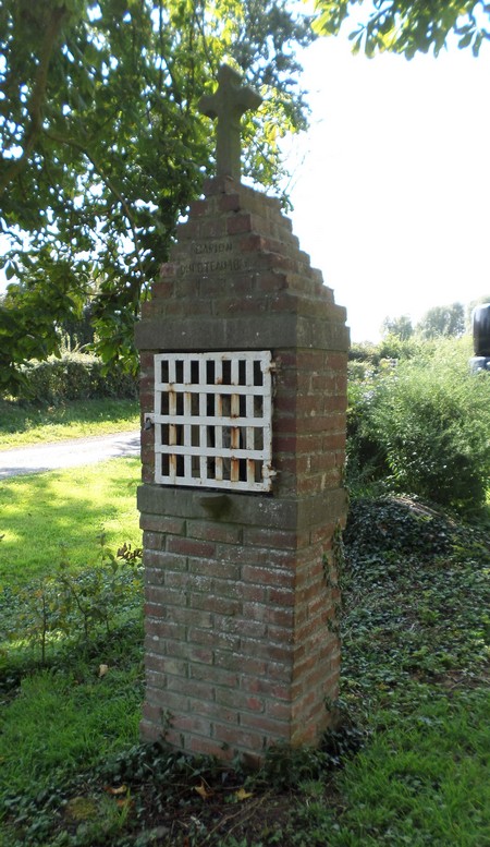 Oratoire au chemin de Mont Orgueil à Boulogne sur Helpe.