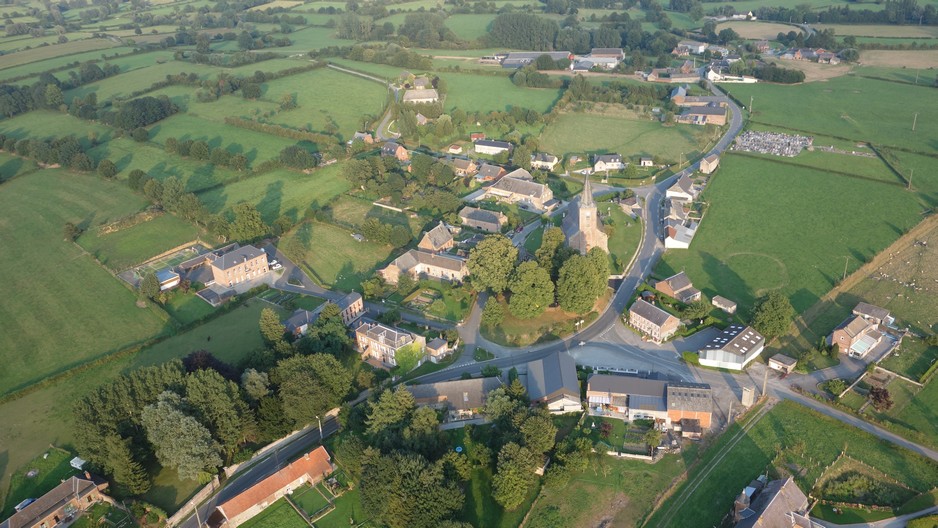 Vue aérienne du village de Boulogne sur Helpe.
