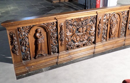 Eglise de Bousies, le banc de communion.