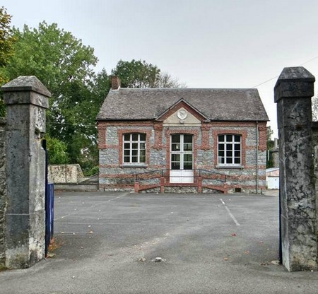 Ancienne école à Bousignies sur Roc