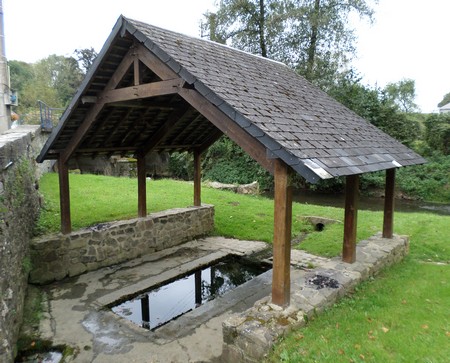 Lavoir à  Bousignies sur Roc