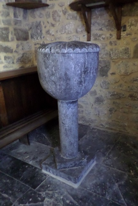 Eglise St Marcel à Boussières sur Sambre, fonts baptismaux