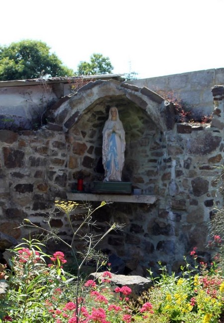 Grotte à Boussières sur Sambre