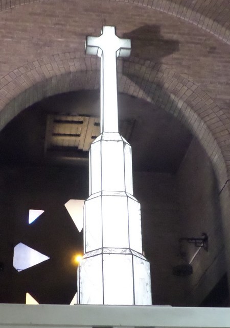 Croix lumineuse de l'église de Boussois.