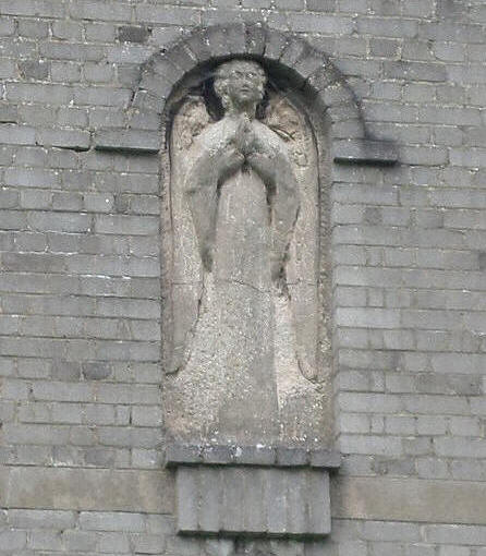 Niche située à l'arrière de l'église de Boussois.