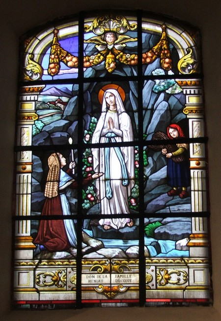 Vitrail dans l église de Bry