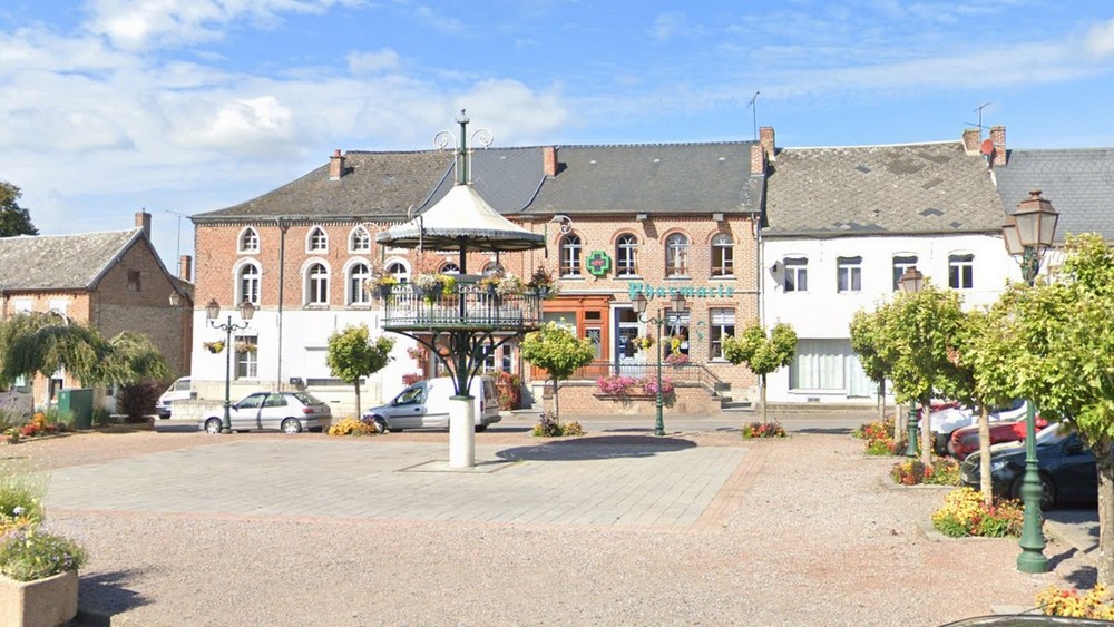 Place et kiosque de Cartignies