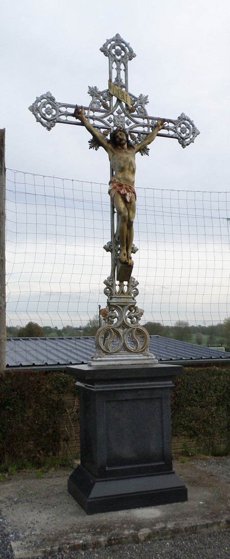 Calvaire au cimetière de Cartignies.