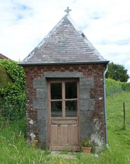 Chapelle située rue des Plaques à Cartignies