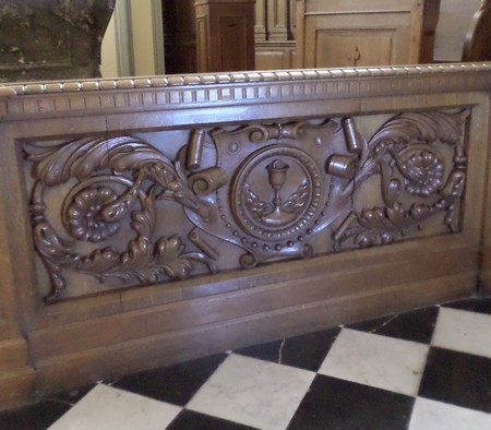 Eglise de Cartignies, banc de communion.