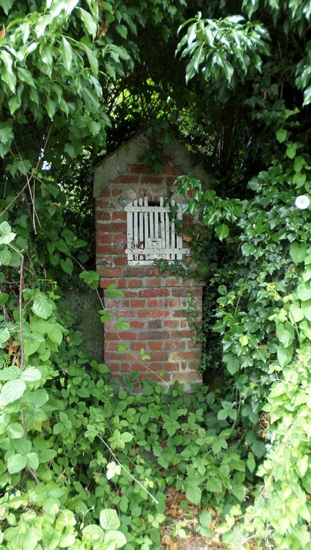 Oratoire situé Chemin Draity à Cartignies.