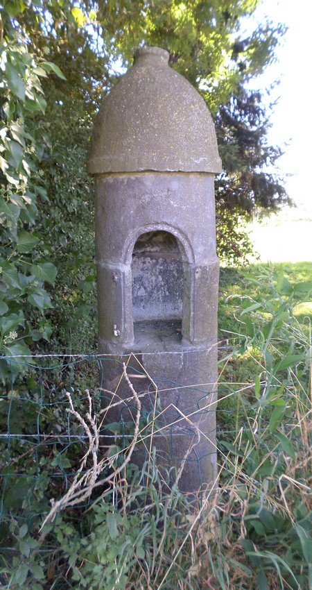 Oratoire situé Chemin de Belle Vue à Cartignies.