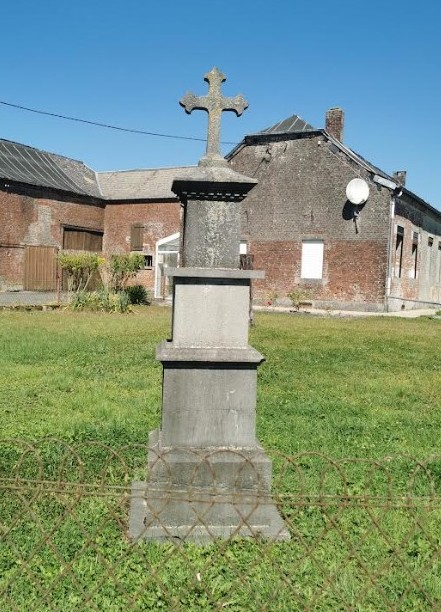 Oratoire situé chemin des Quarante à Cartignies.