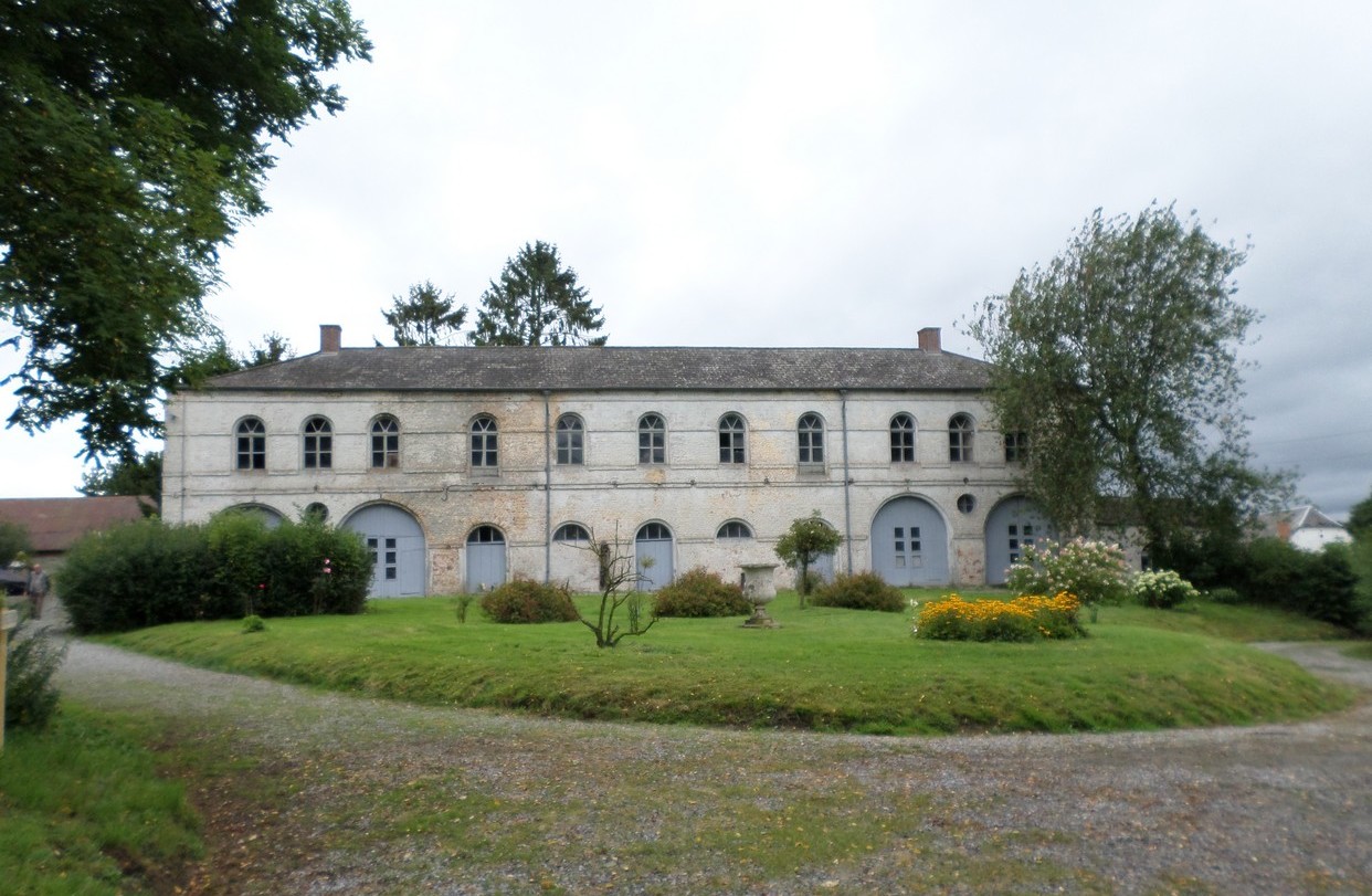 Le château de Beaurieux, les dépendances.