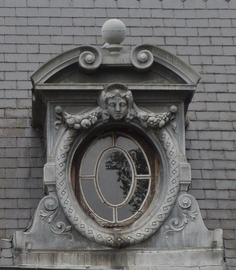 Le château de Beaurieux, lucarne de toit.