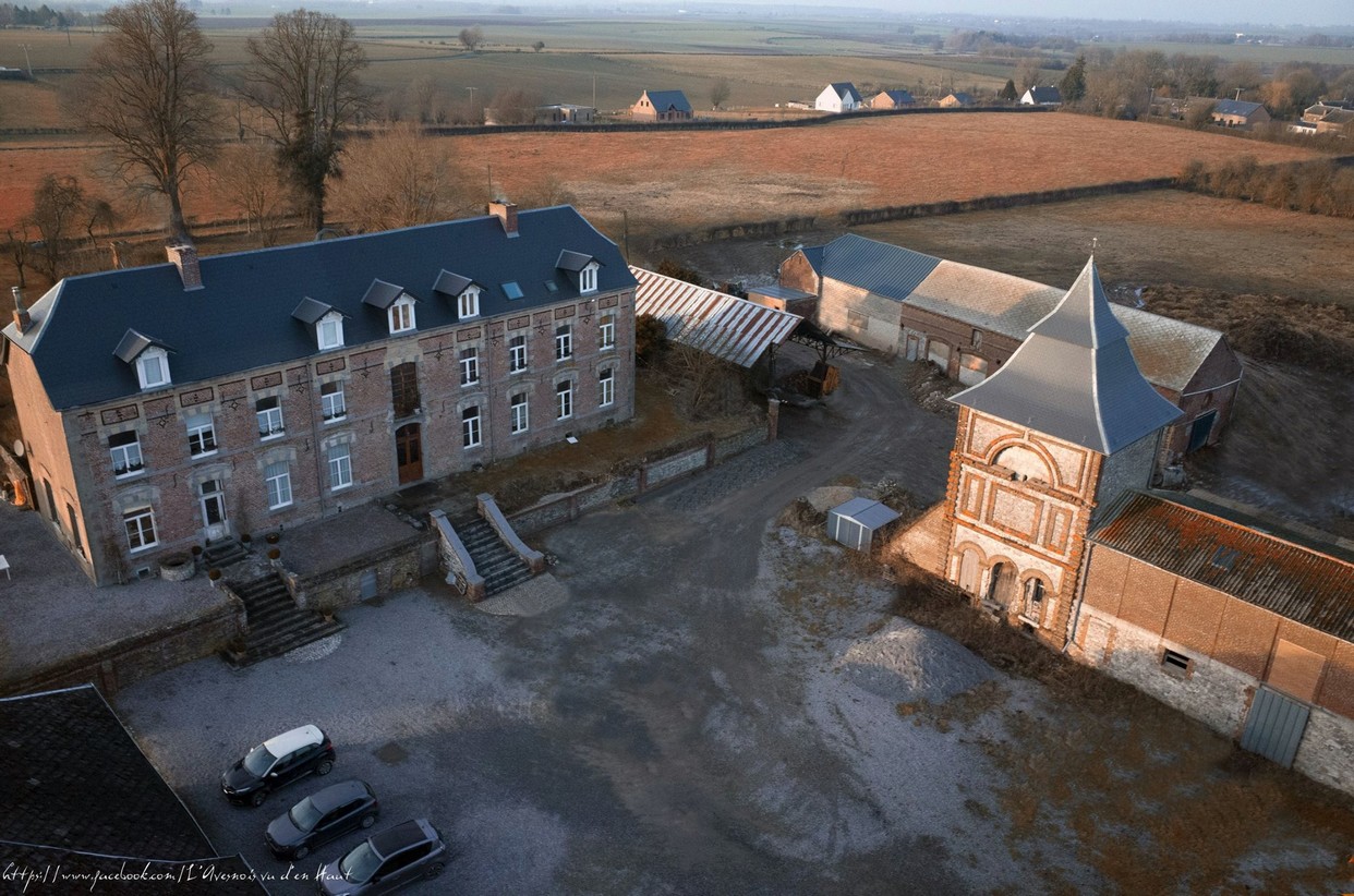 Le Château d'Ecuélin, vue aérienne.