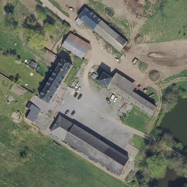 Le Château d'Ecuélin, vue aérienne.