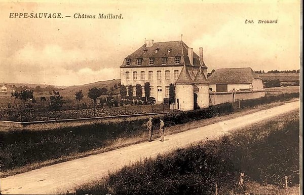 Le Château Maillard à Eppe Sauvage, carte postale