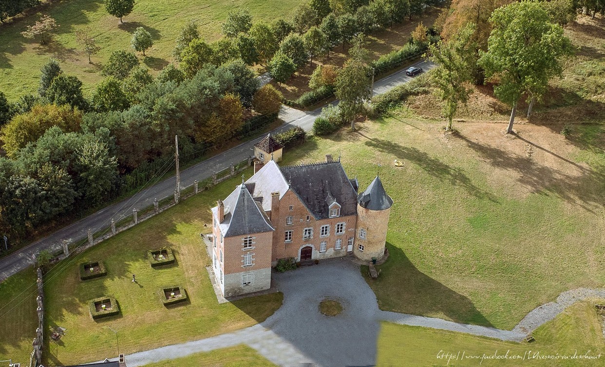 Le Château Voyaux à Eppe Sauvage.