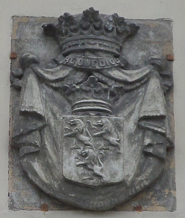 La ferme - château du Pont de Sains à Féron, armoiries des talleyrand.