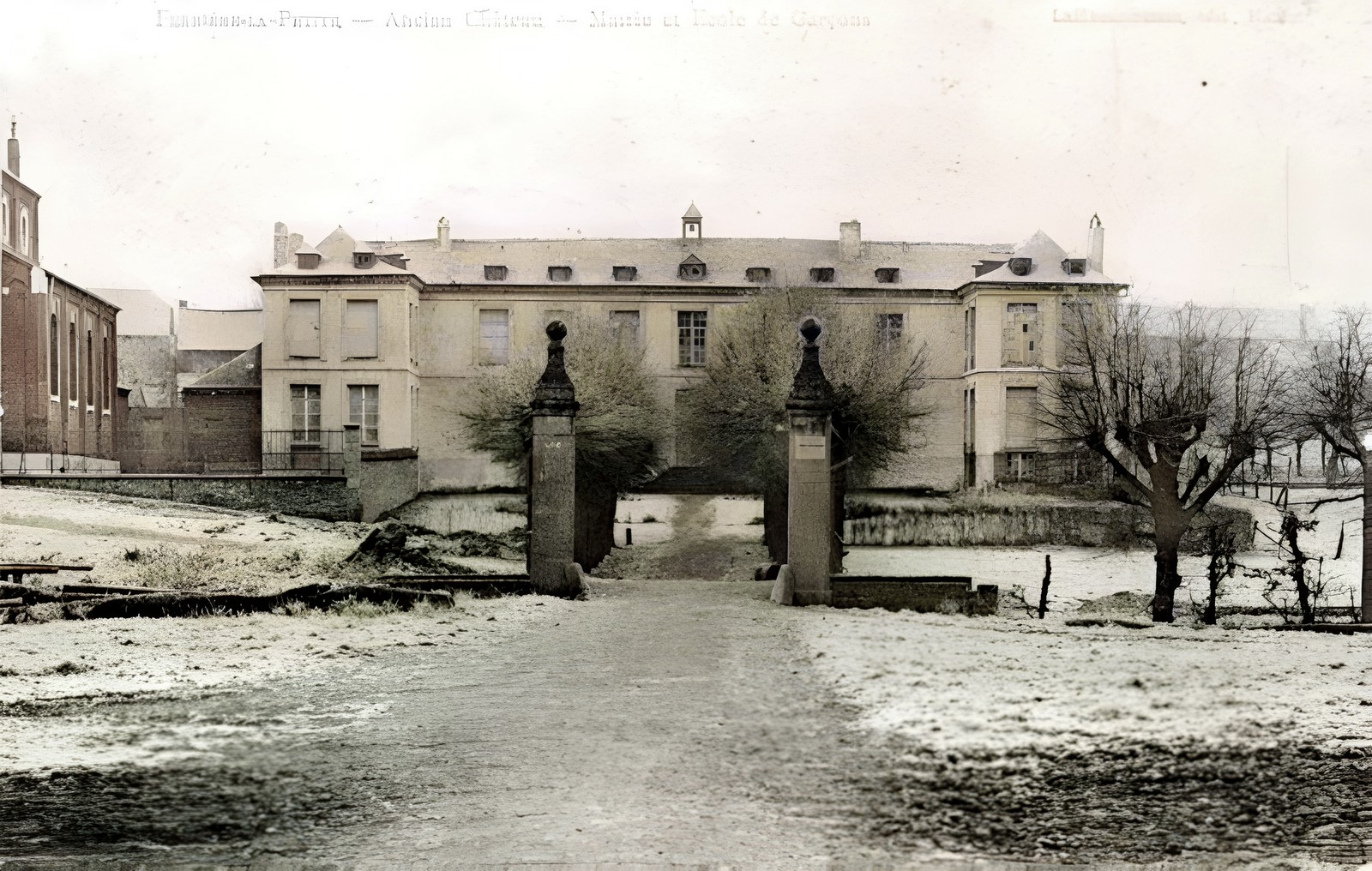 Carte postale du château Gossuin à Ferrière la Petite.