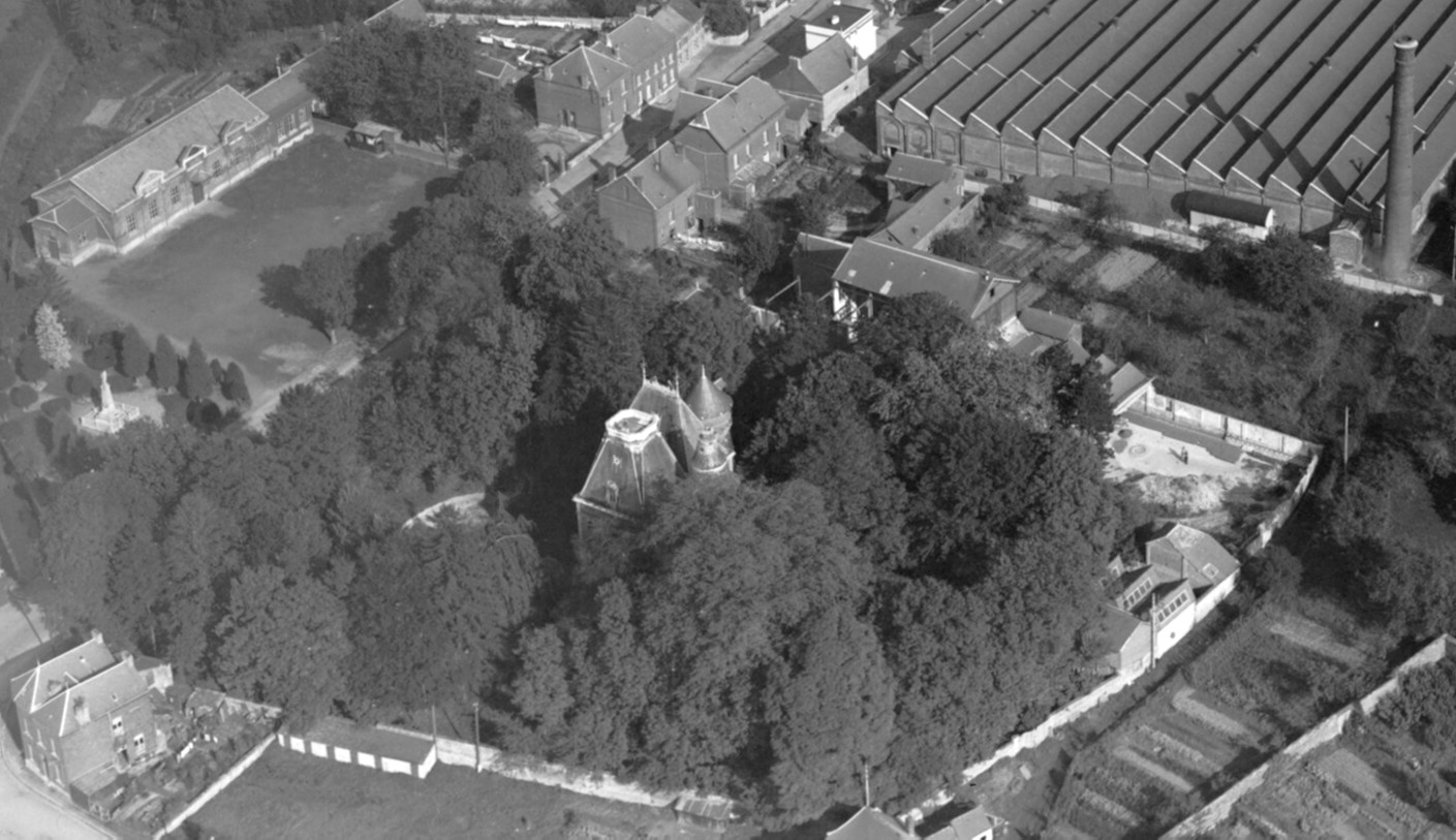 Carte postale ancienne du château des tourelles à Glageon - 1948