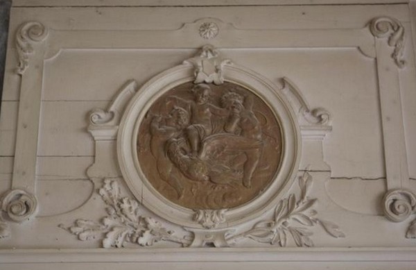 Demeure du baron de l'Epine à Gommegnies, emblème.