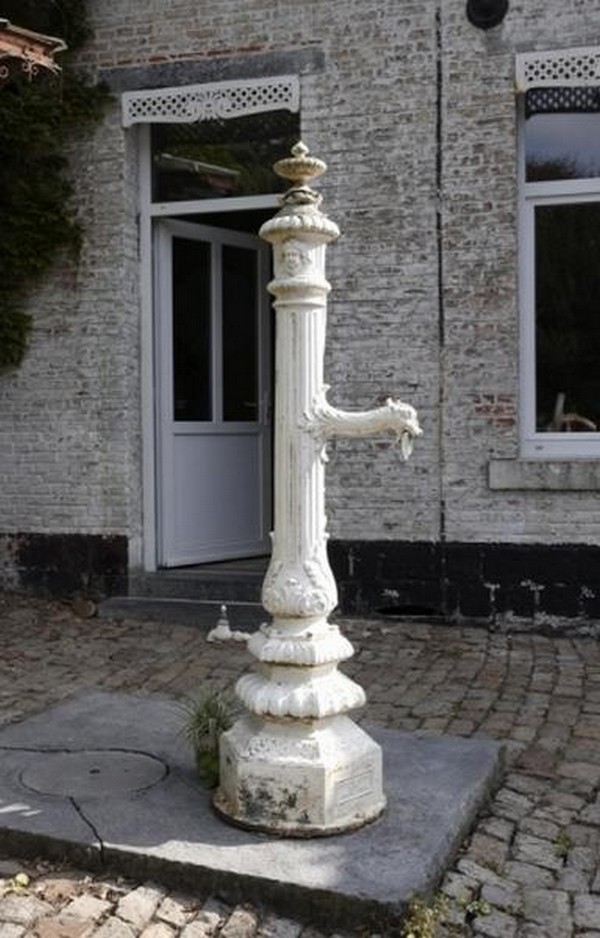 Demeure du baron de l'Epine à Gommegnies, pompe.