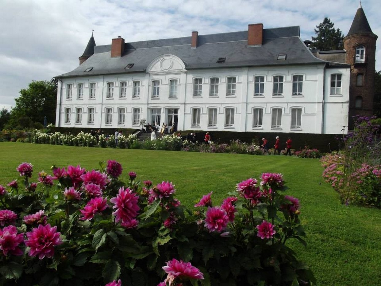 Le Château de Gussignies.