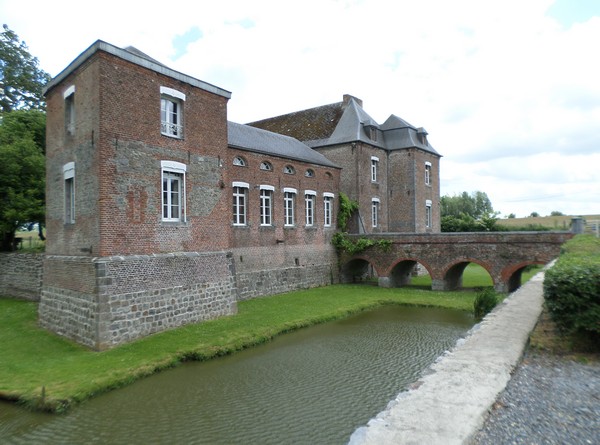 Le Château de Warnicamp, à Houdain lez Bavay.