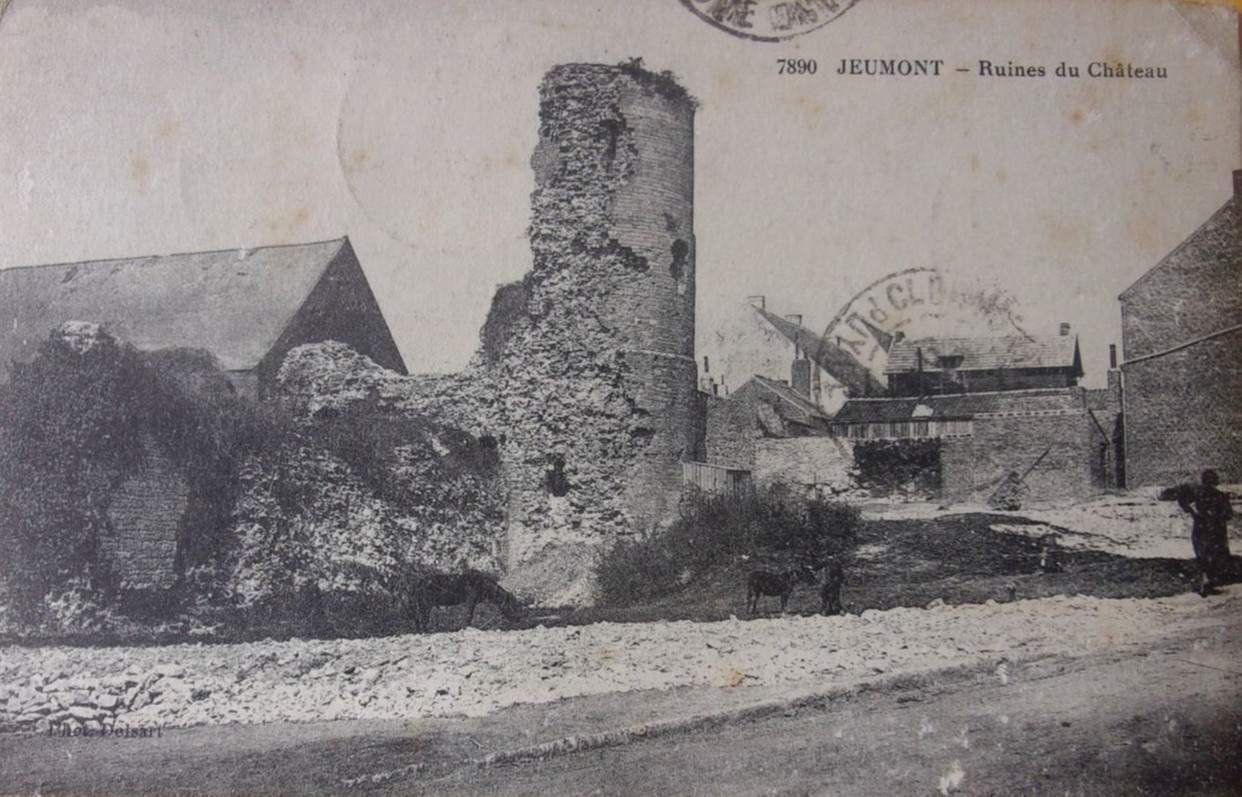 Carte postale des ruines du château de Jeumont.