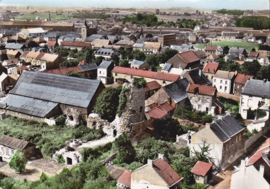Carte postale des ruines du château de Jeumont.