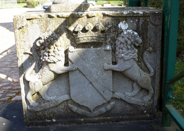 Le château de Jolimetz, armoiries des Nédonchel