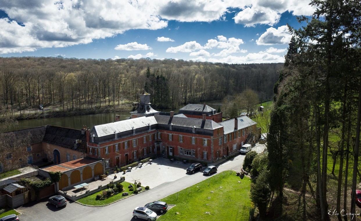 Le Château de la Motte à Liessies, vue aérienne.