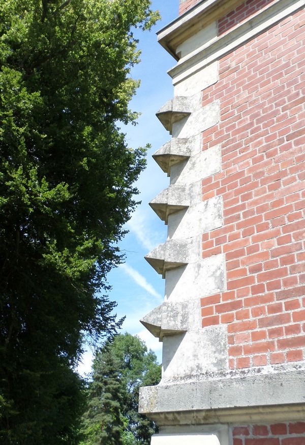Détail de la maçonnerie du château de Mecquignies.