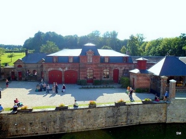 Les dépendances du château de Potelle.