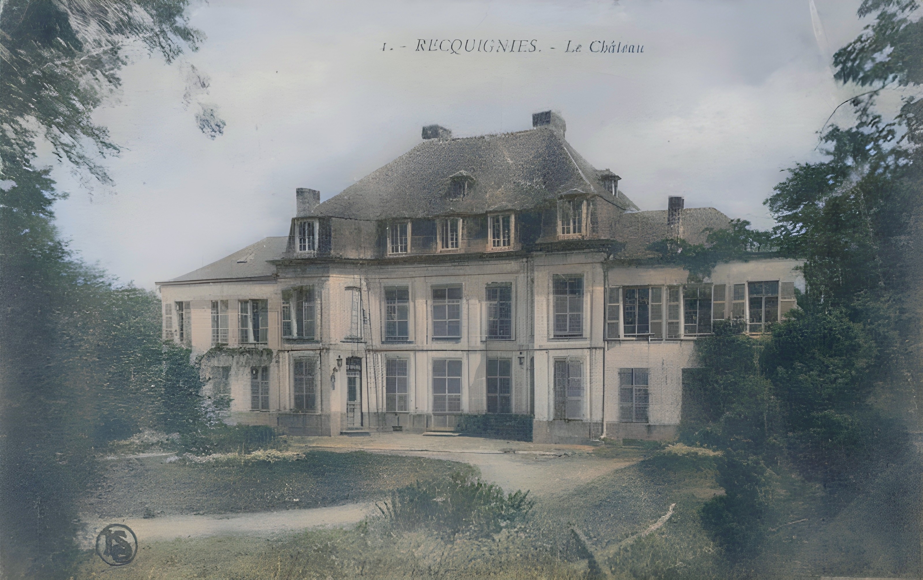 Le Château de la Carnière à Recquignies sur une carte postale ancienne.