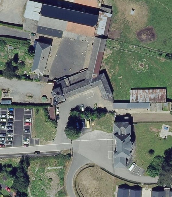 Le Château de la Carnière à Recquignies en vue satellite.