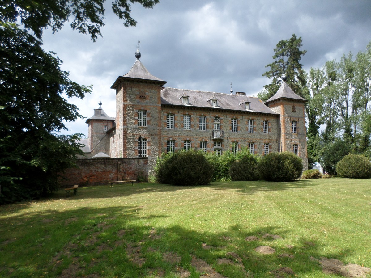Le Château de Coutant à Saint Hilaire sur Helpe.