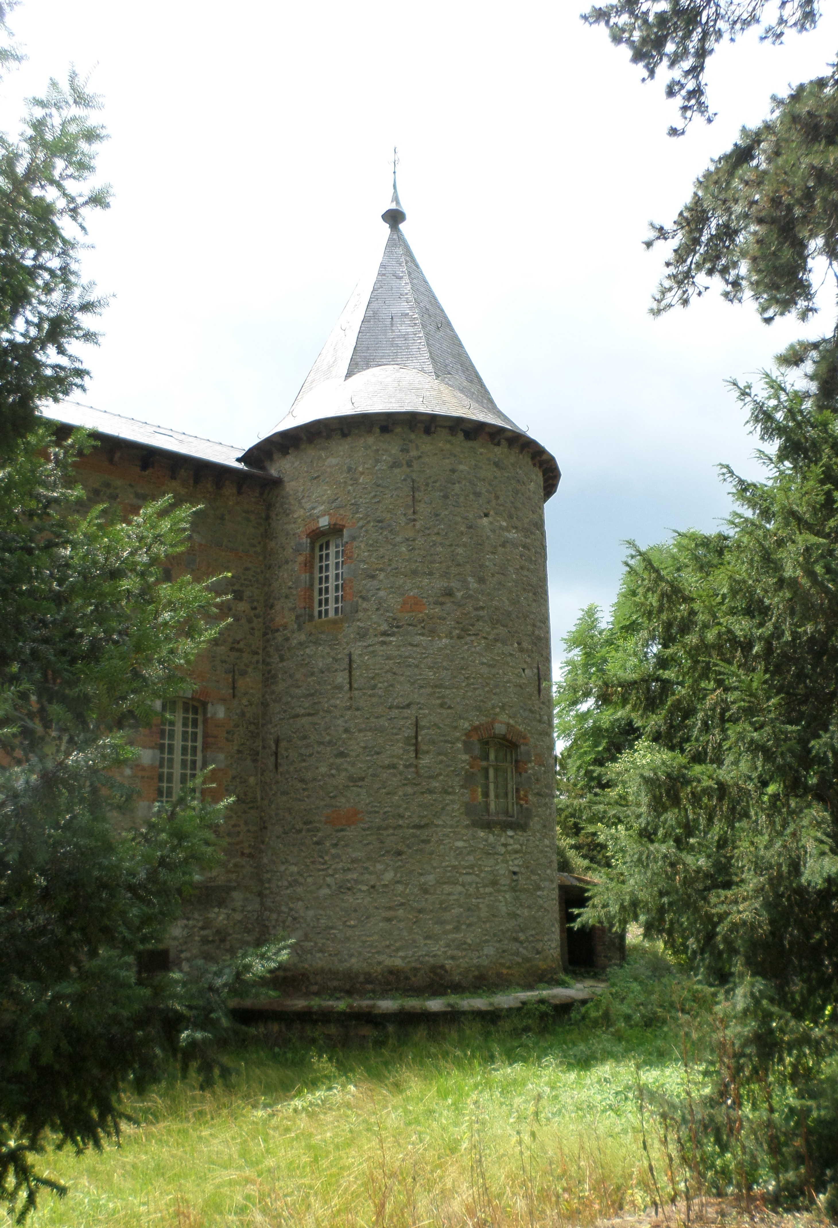 Le Château de Coutant à Saint Hilaire sur Helpe.