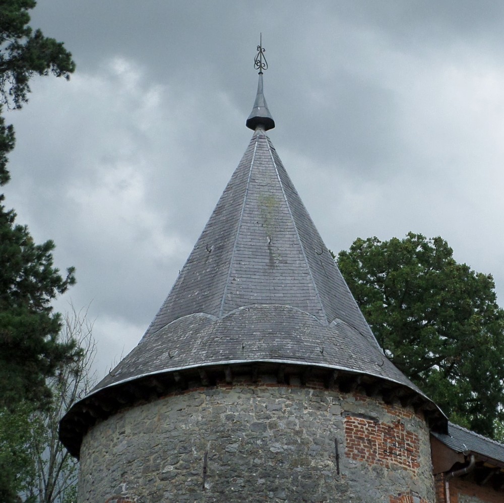 Le Château de Coutant à Saint Hilaire sur Helpe.